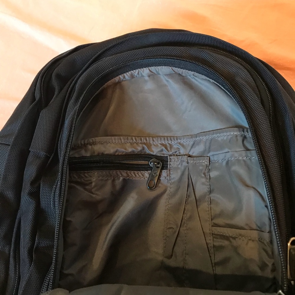 Samsonite tech laptop/tablet backpack - Picture 3 of 6